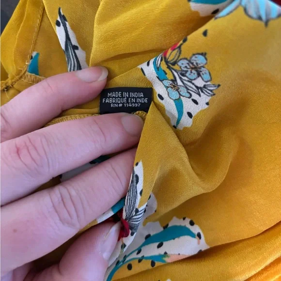 Tolani.Floral Yellow Women's Top 100% silk - Picture 7 of 7